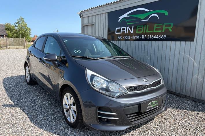 Grå Kia Rio fra 2016 set udefra