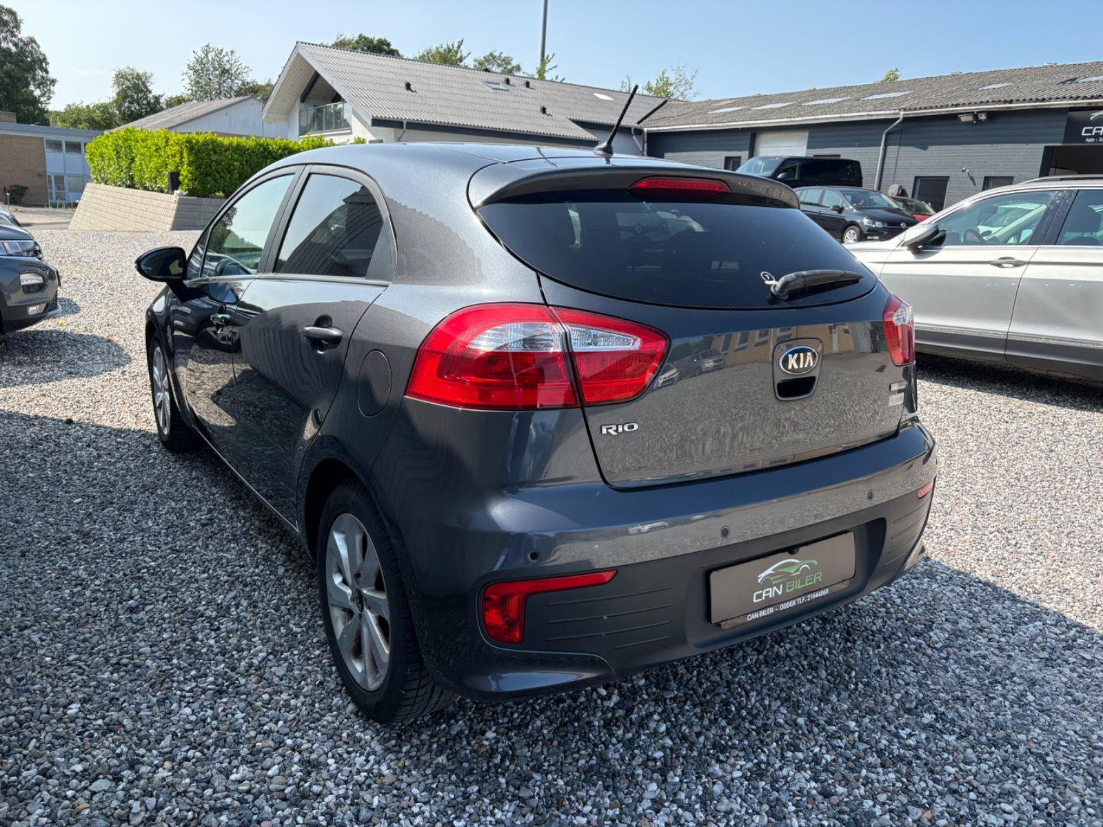 Grå Kia Rio fra 2016