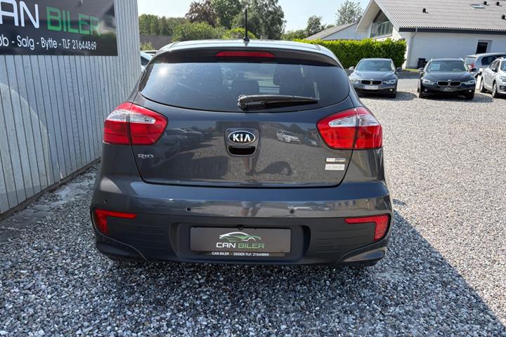 Grå Kia Rio fra 2016