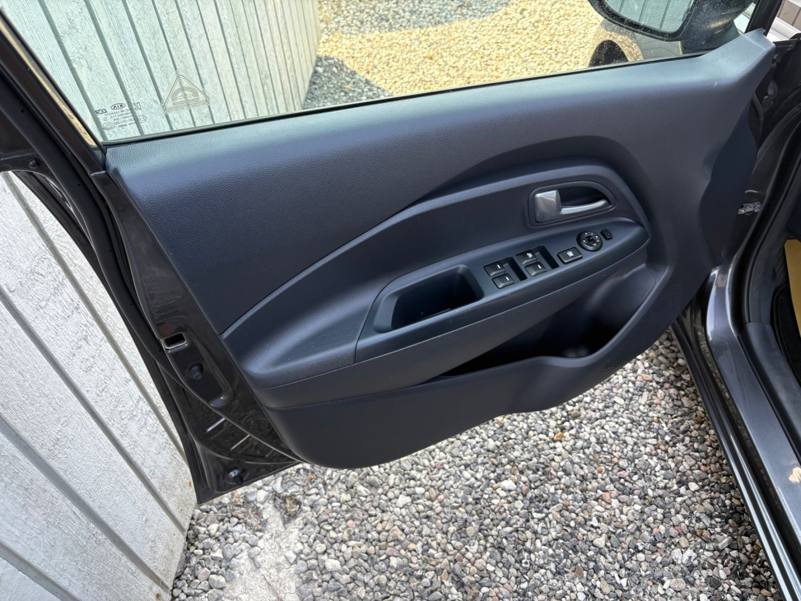 Grå Kia Rio fra 2016