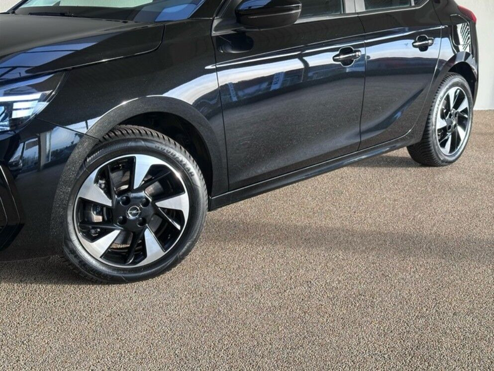 Sort Opel Corsa-e fra 2023