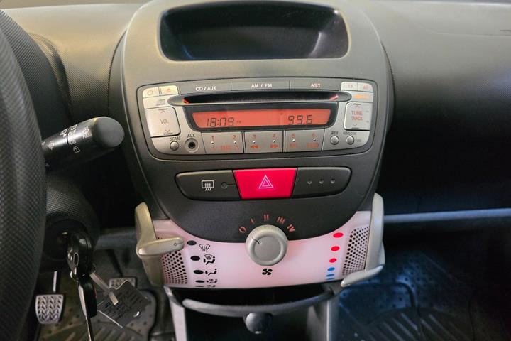 Sort Peugeot 107 fra 2012