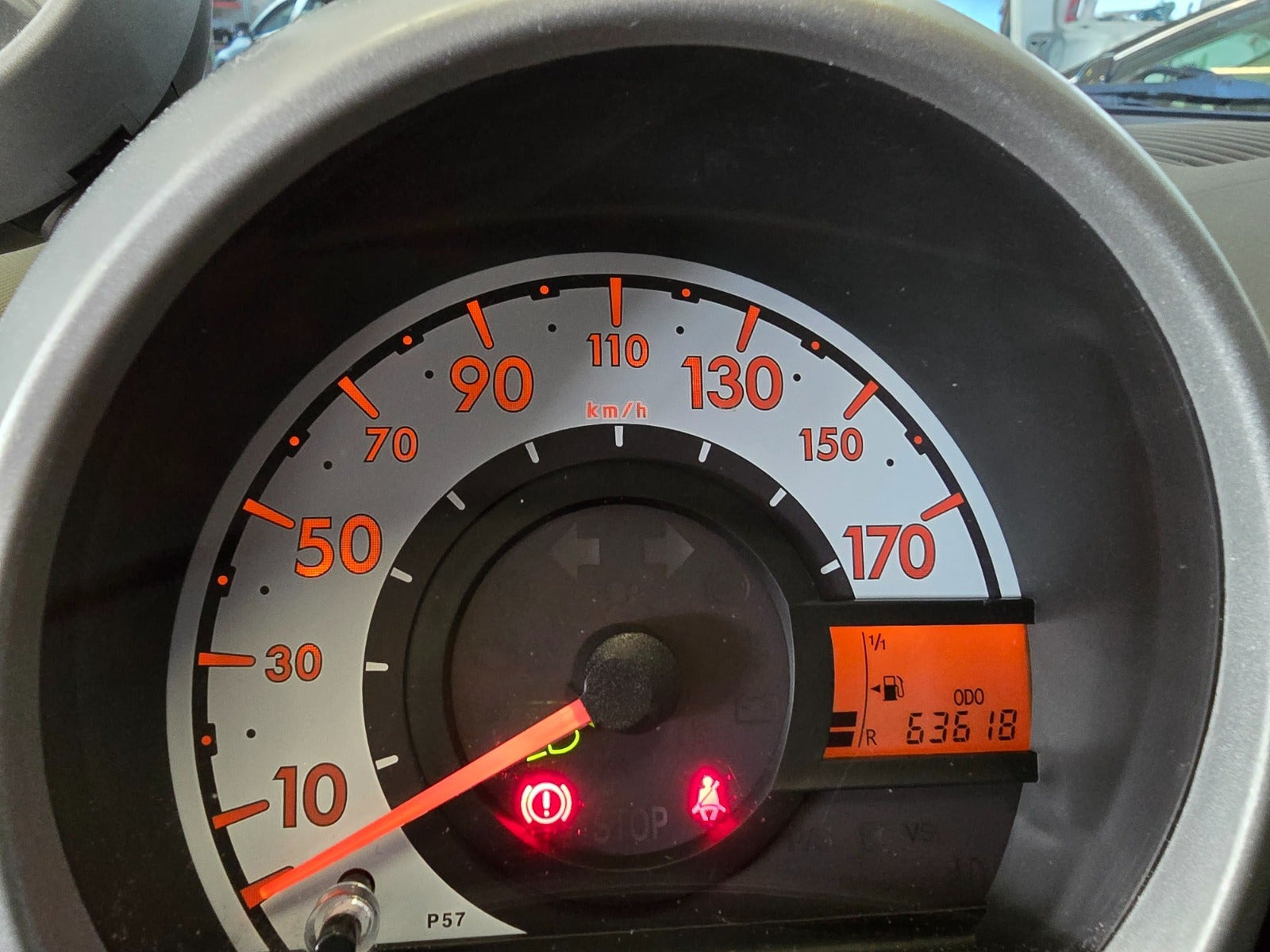 Sort Peugeot 107 fra 2012