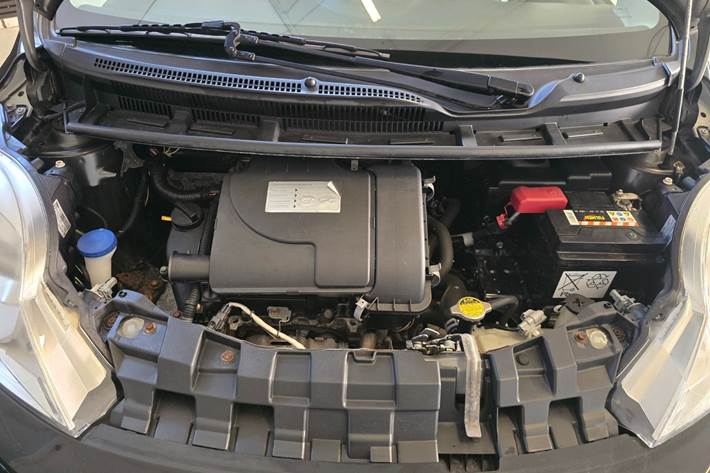 Sort Peugeot 107 fra 2012