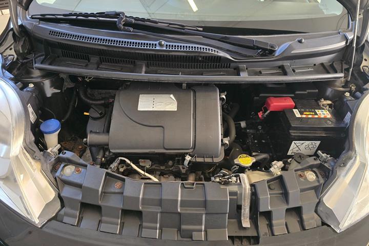 Sort Peugeot 107 fra 2012