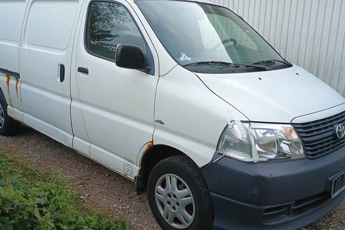 Hvid Toyota HiAce fra 2007