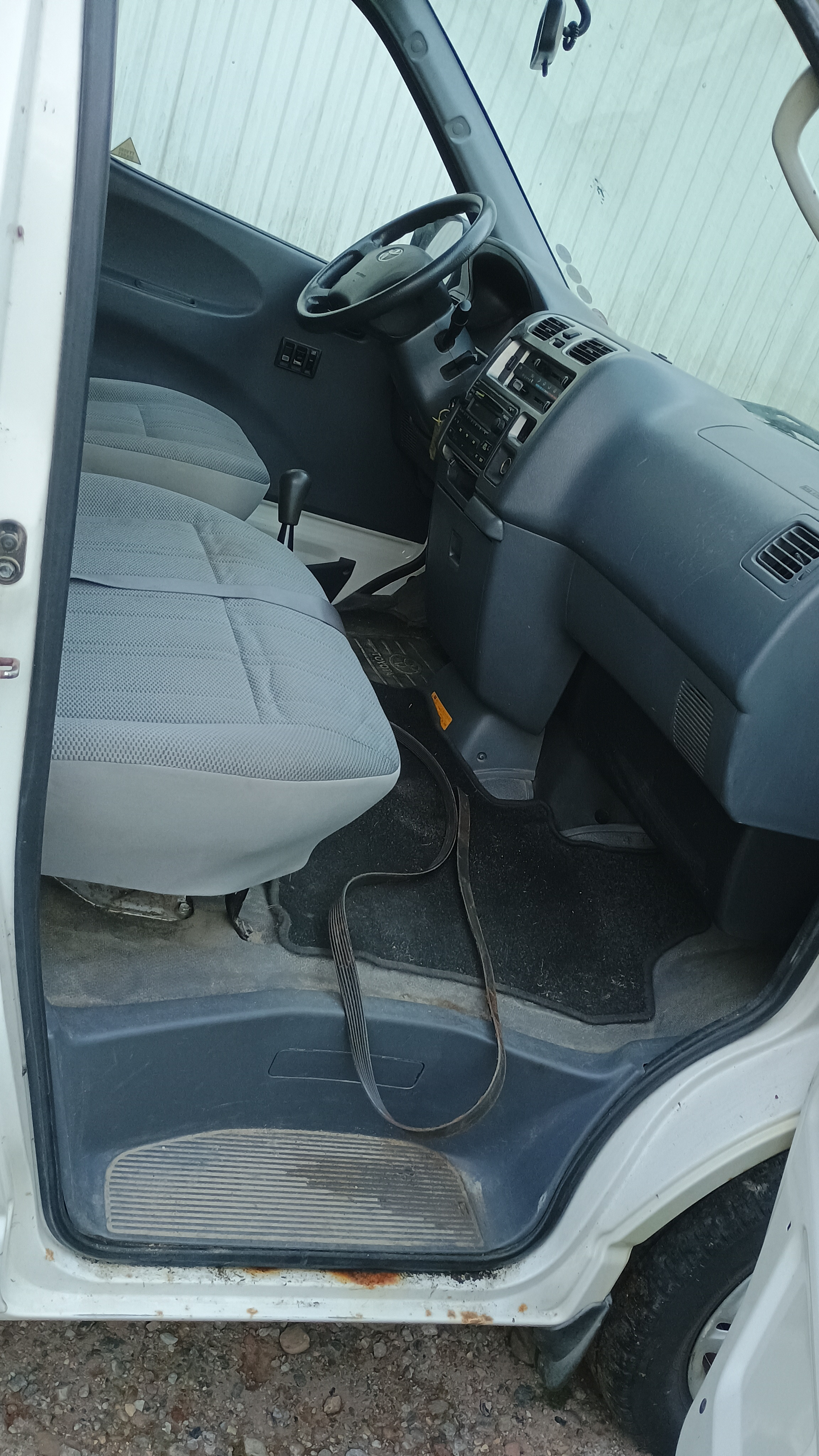 Hvid Toyota HiAce fra 2007