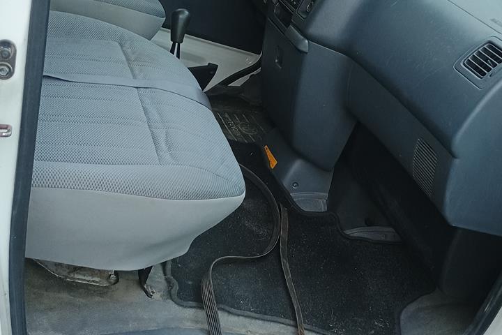 Hvid Toyota HiAce fra 2007