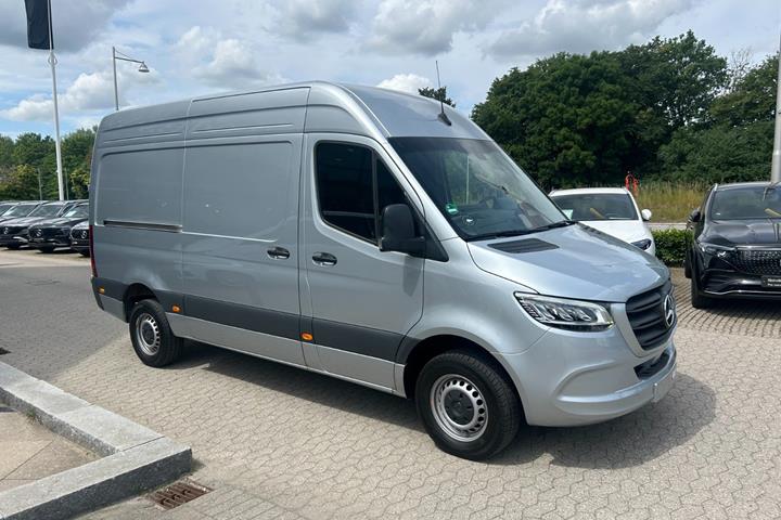Sølv Mercedes Sprinter 317 fra 2024