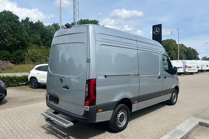 Sølv Mercedes Sprinter 317 fra 2024