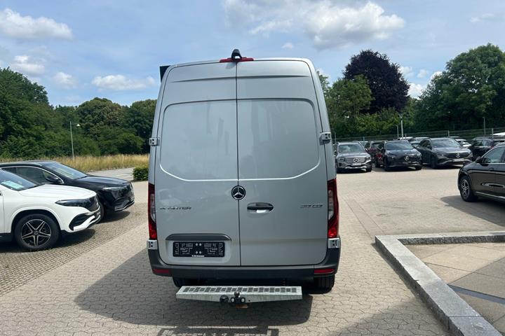 Sølv Mercedes Sprinter 317 fra 2024