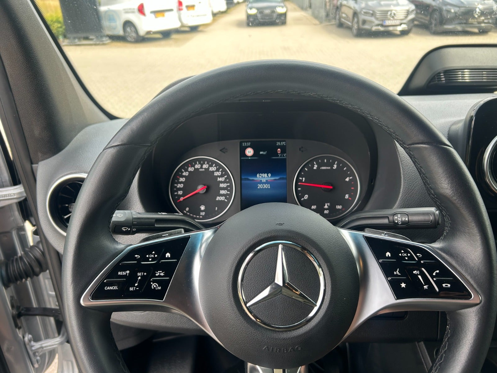Sølv Mercedes Sprinter 317 fra 2024