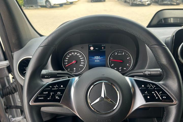 Sølv Mercedes Sprinter 317 fra 2024