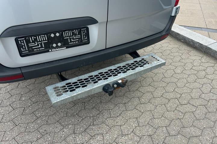 Sølv Mercedes Sprinter 317 fra 2024