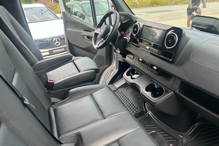 Sølv Mercedes Sprinter 317 fra 2024