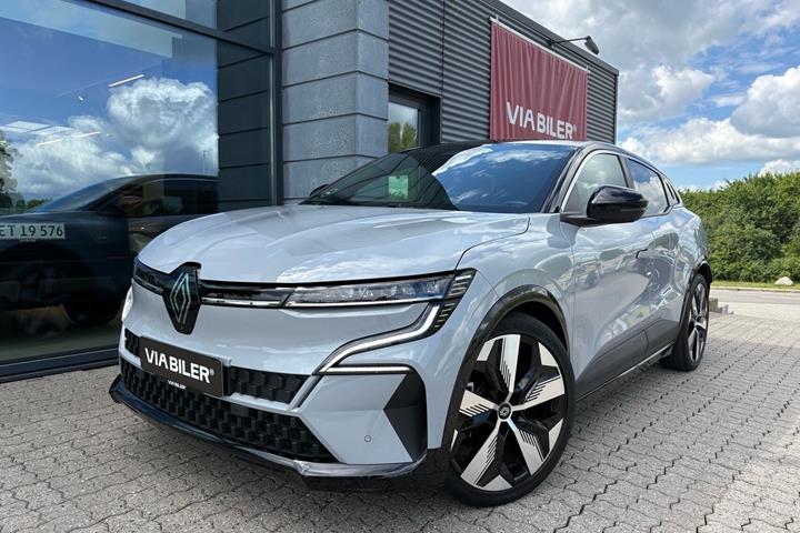 Grå Renault Mégane fra 2022 set udefra