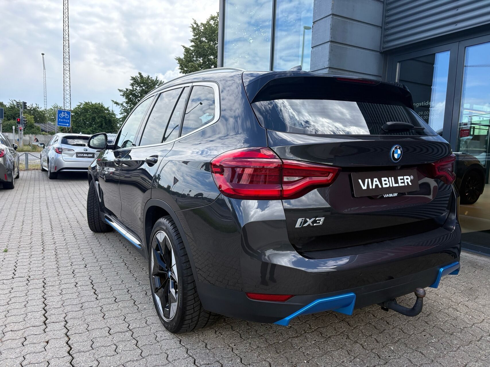 Grå BMW iX3 fra 2021