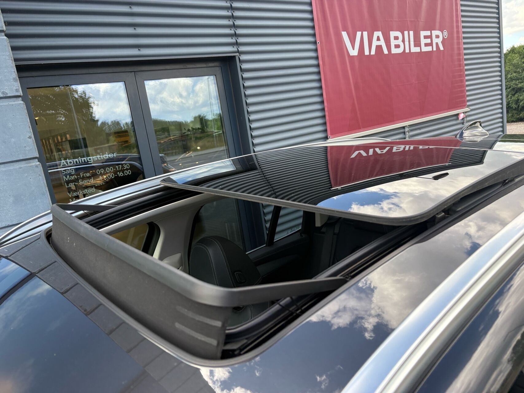 Grå BMW iX3 fra 2021