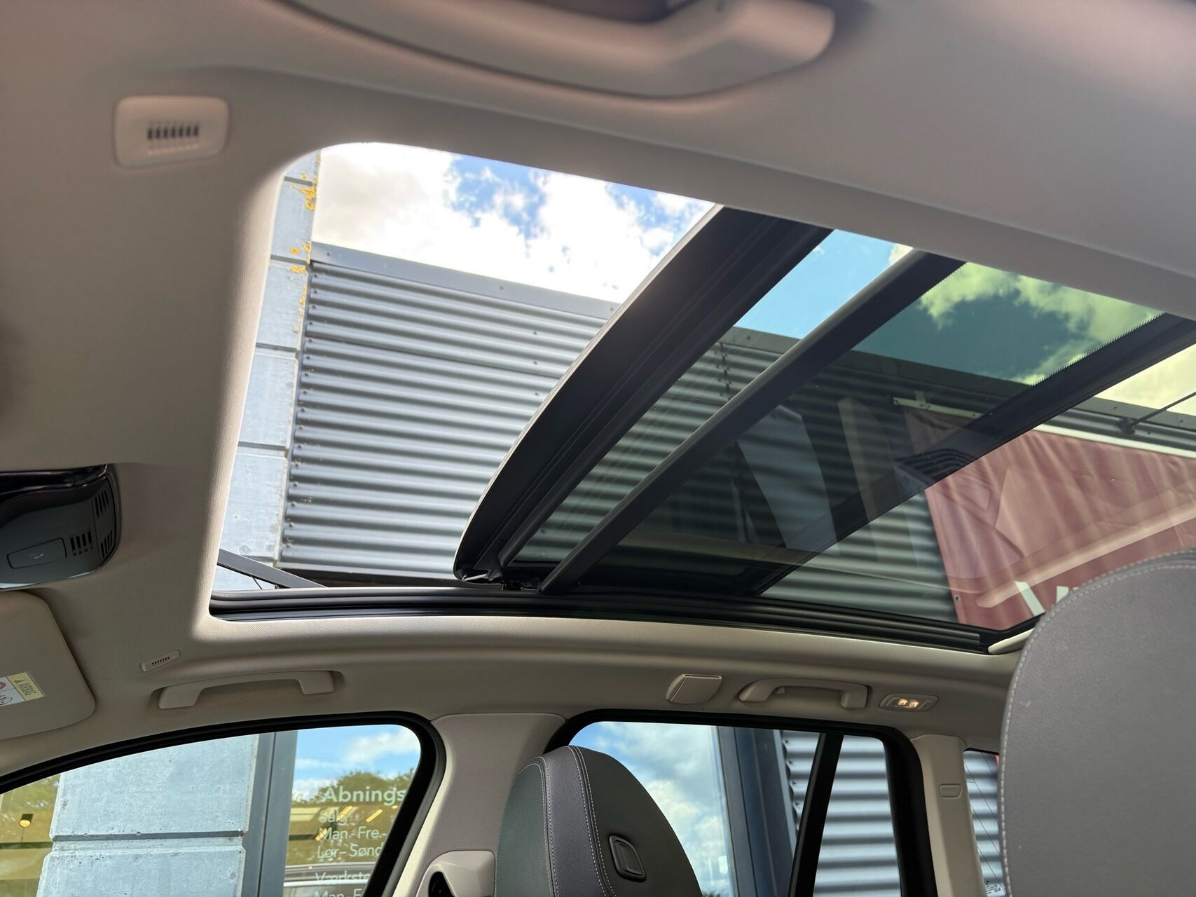 Grå BMW iX3 fra 2021