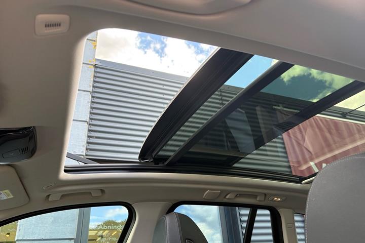 Grå BMW iX3 fra 2021