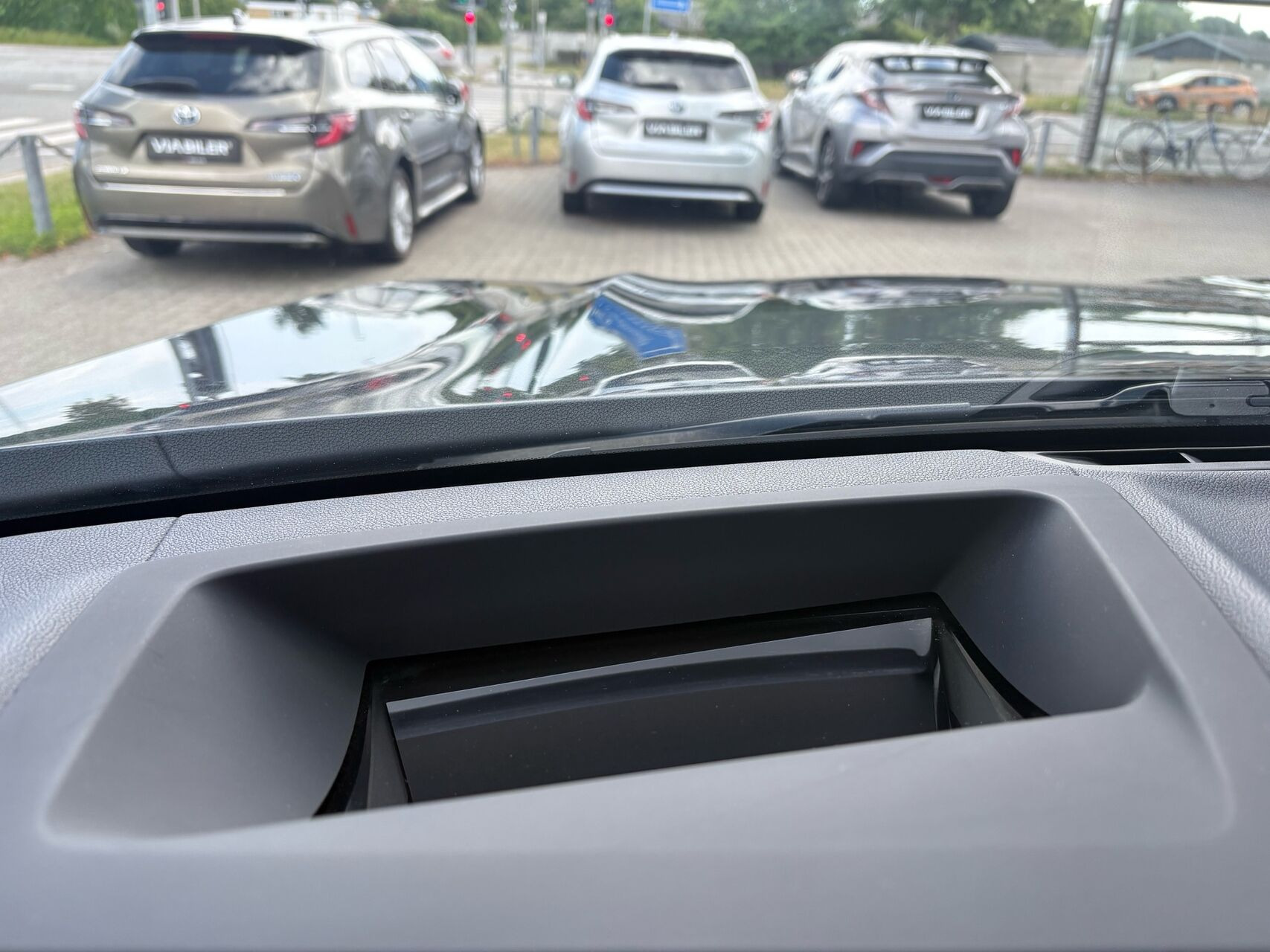 Grå BMW iX3 fra 2021