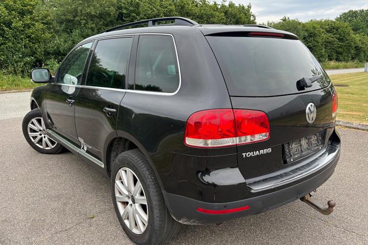 Gul VW Touareg fra 2006
