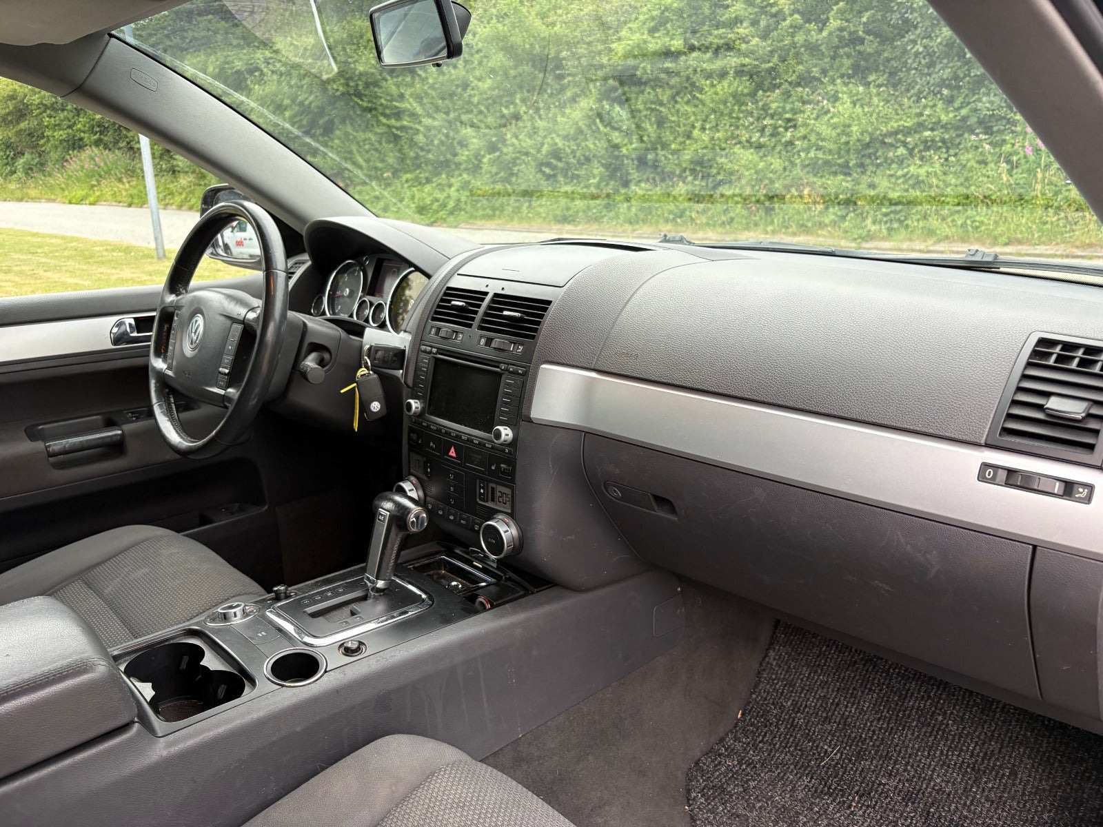 Gul VW Touareg fra 2006