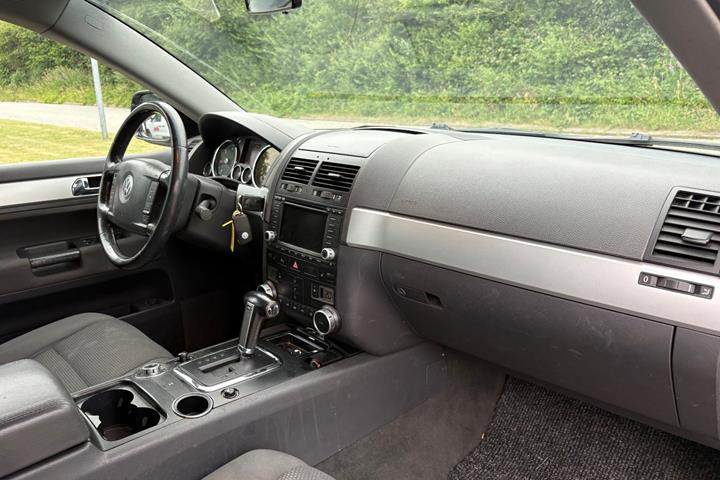 Gul VW Touareg fra 2006