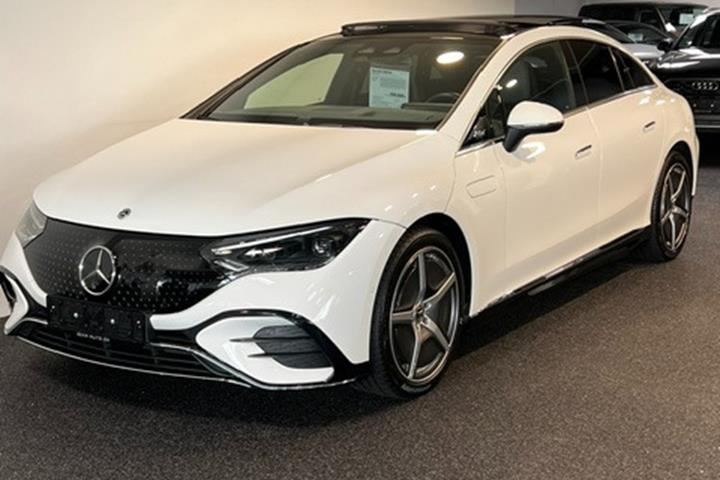 Hvid Mercedes EQE350 fra 2022