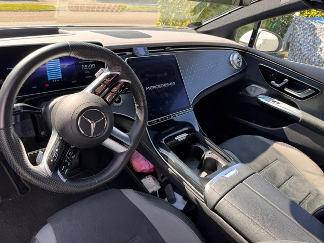 Hvid Mercedes EQE350 fra 2022
