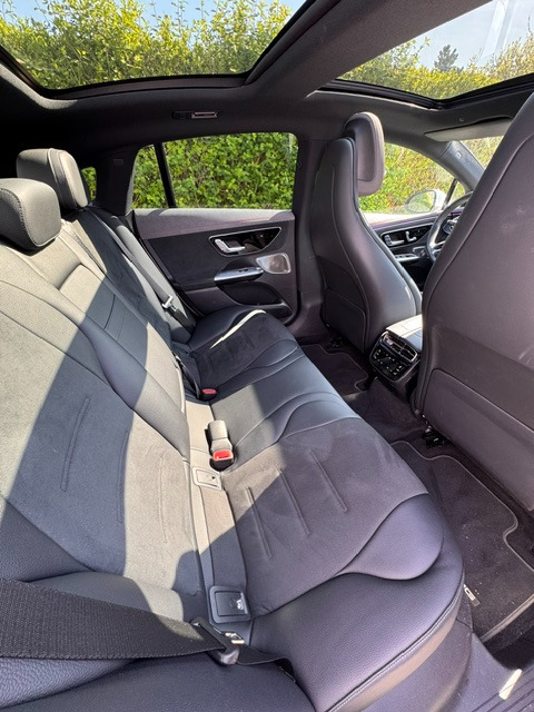 Hvid Mercedes EQE350 fra 2022