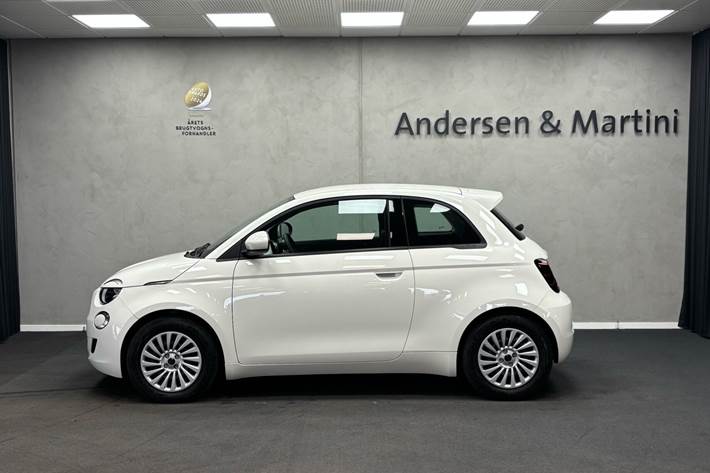 Hvid Fiat 500e fra 2023