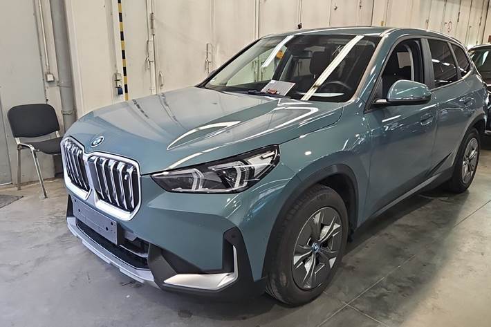 Grøn BMW iX1 fra 2023