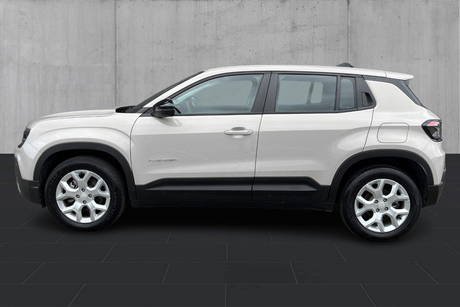 Beige Jeep Avenger fra 2025