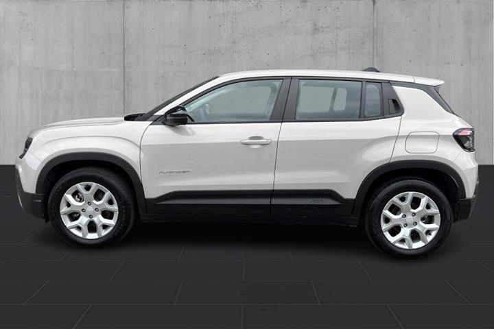 Beige Jeep Avenger fra 2025