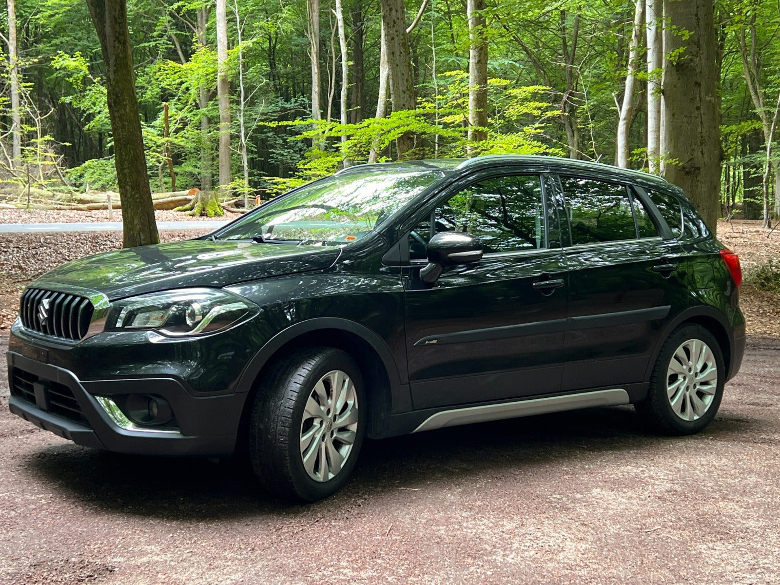 Sort Suzuki S-Cross fra 2019