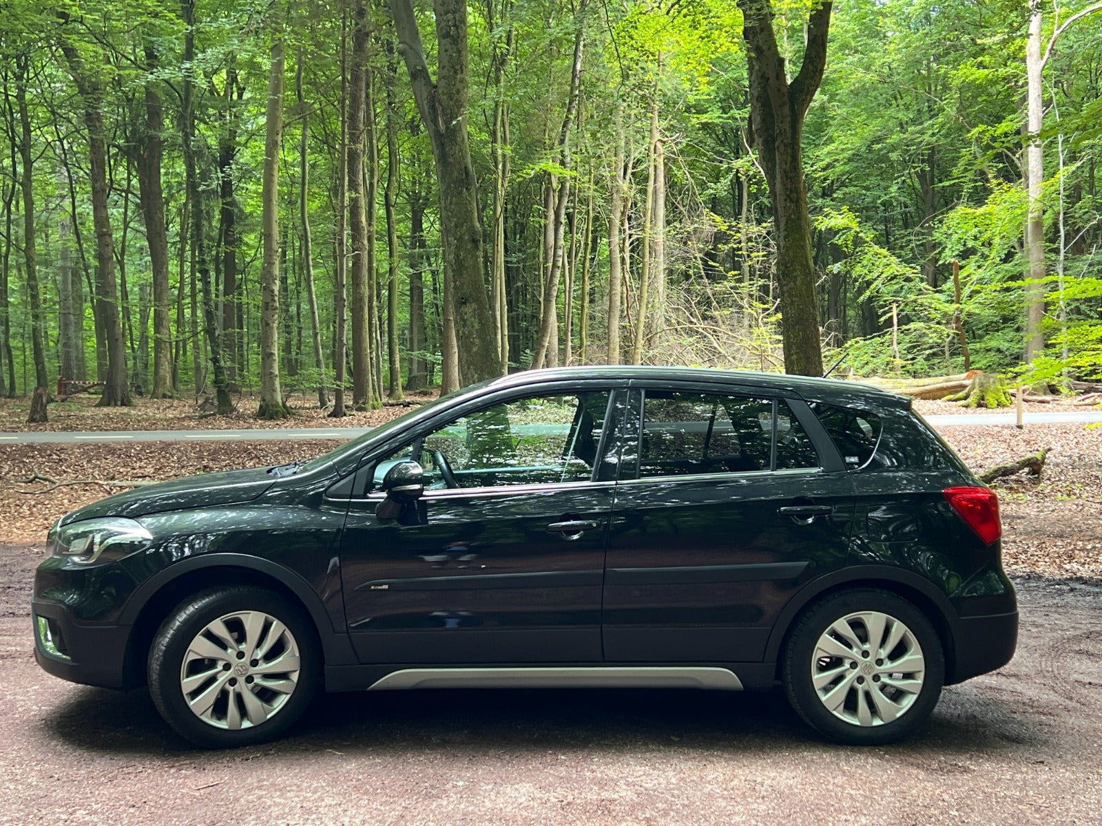 Sort Suzuki S-Cross fra 2019