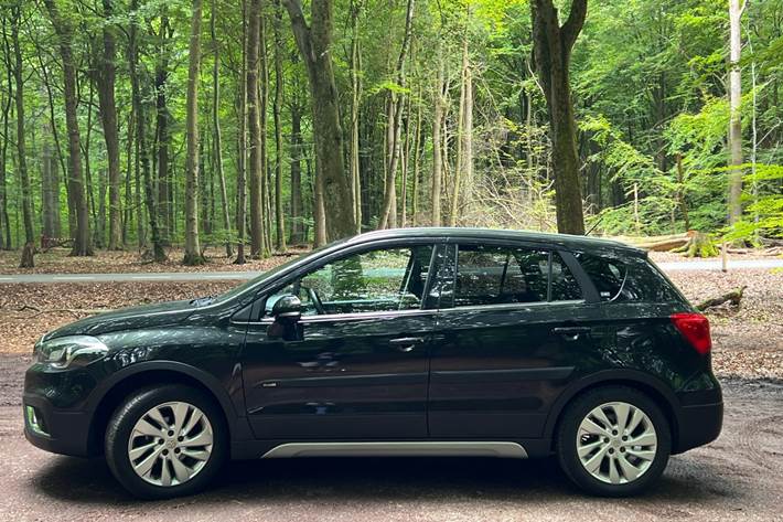 Sort Suzuki S-Cross fra 2019