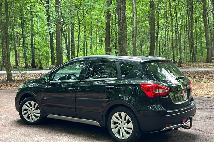 Sort Suzuki S-Cross fra 2019