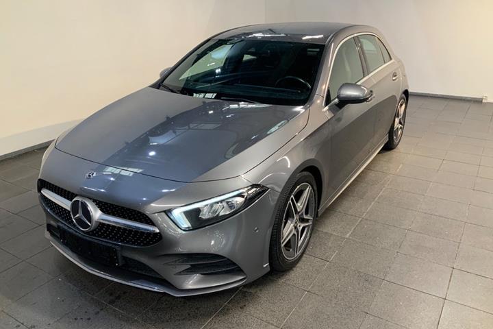 Grå Mercedes A200 fra 2020 set udefra