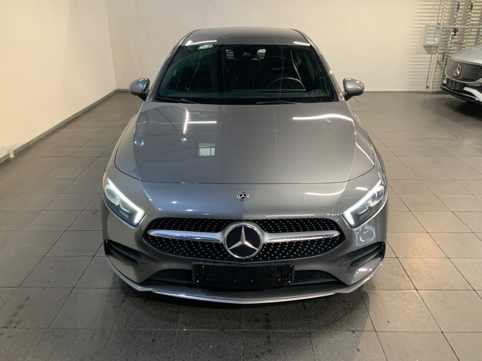 Grå Mercedes A200 fra 2020