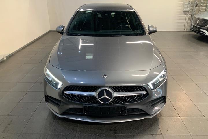 Grå Mercedes A200 fra 2020