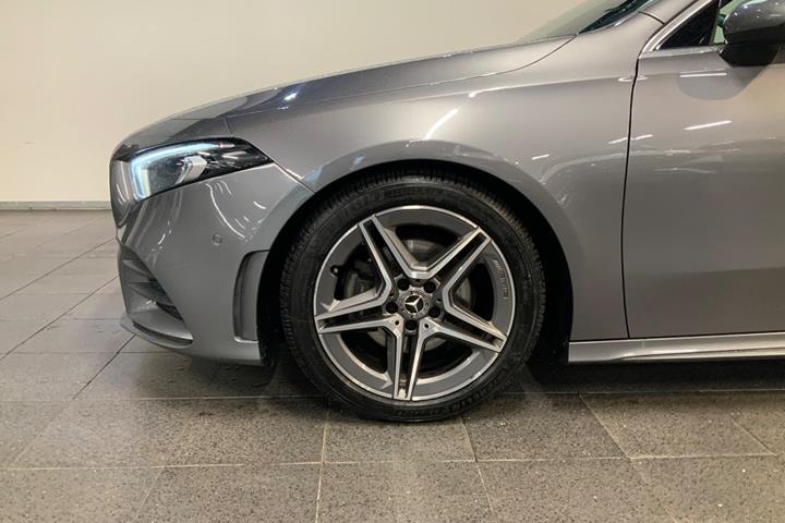 Grå Mercedes A200 fra 2020