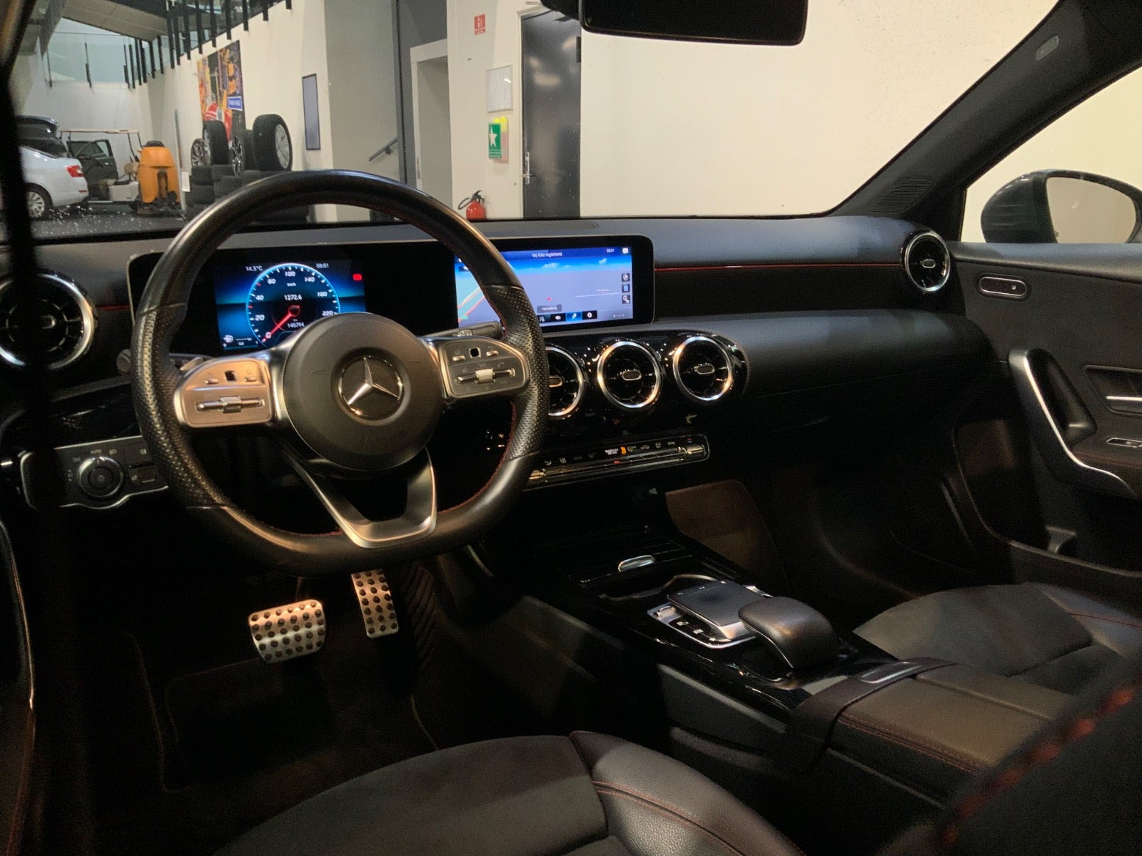 Grå Mercedes A200 fra 2020