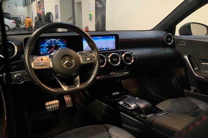Grå Mercedes A200 fra 2020