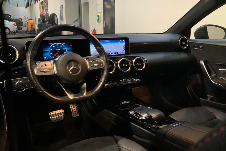 Grå Mercedes A200 fra 2020