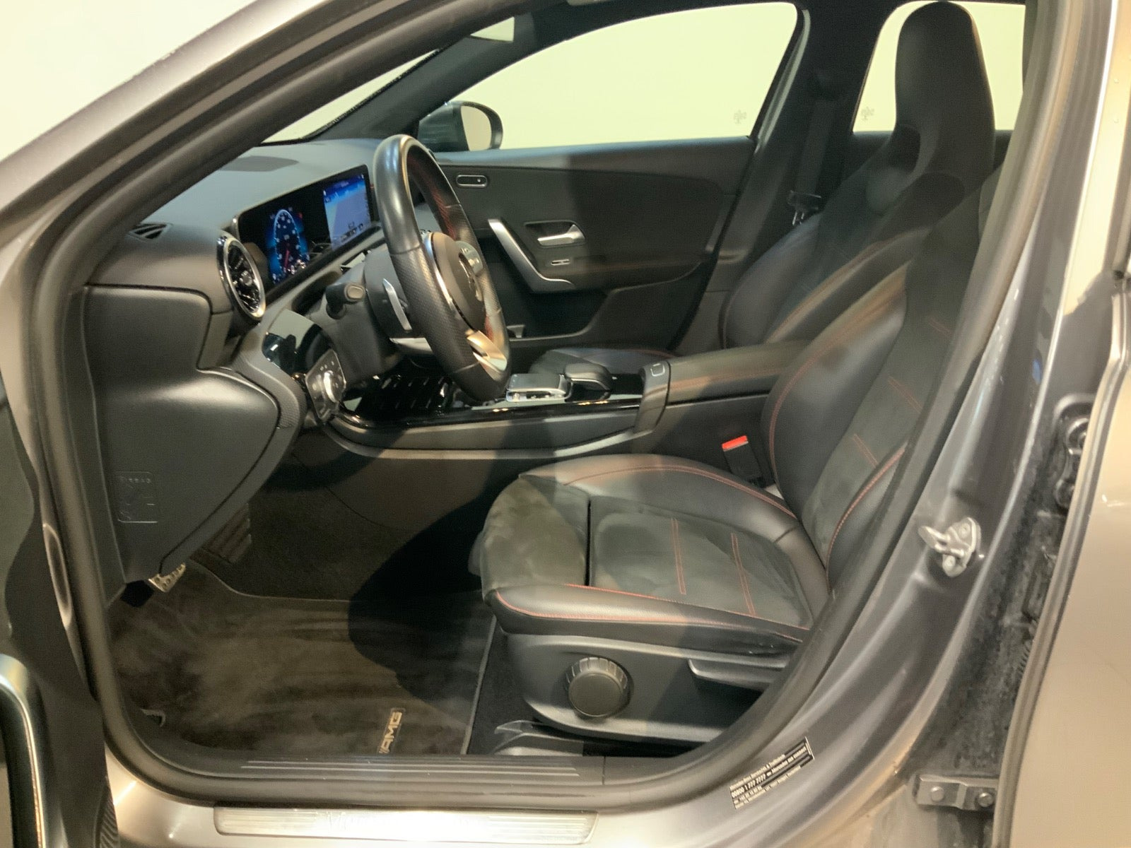 Grå Mercedes A200 fra 2020