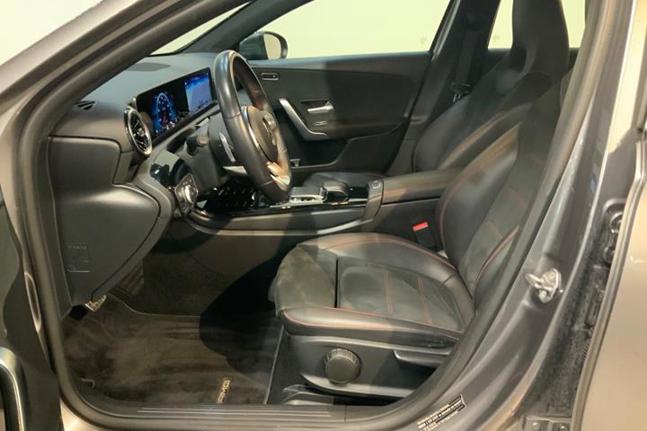 Grå Mercedes A200 fra 2020