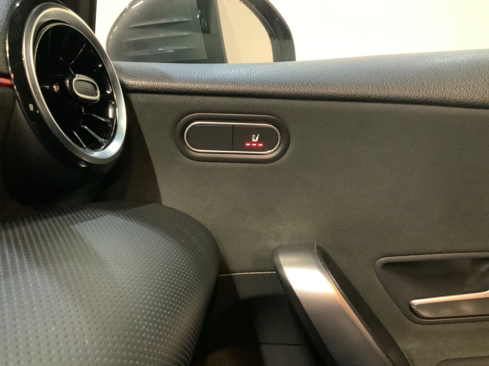 Grå Mercedes A200 fra 2020