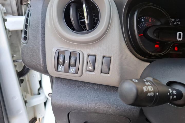 Hvid Renault Trafic T29 fra 2018
